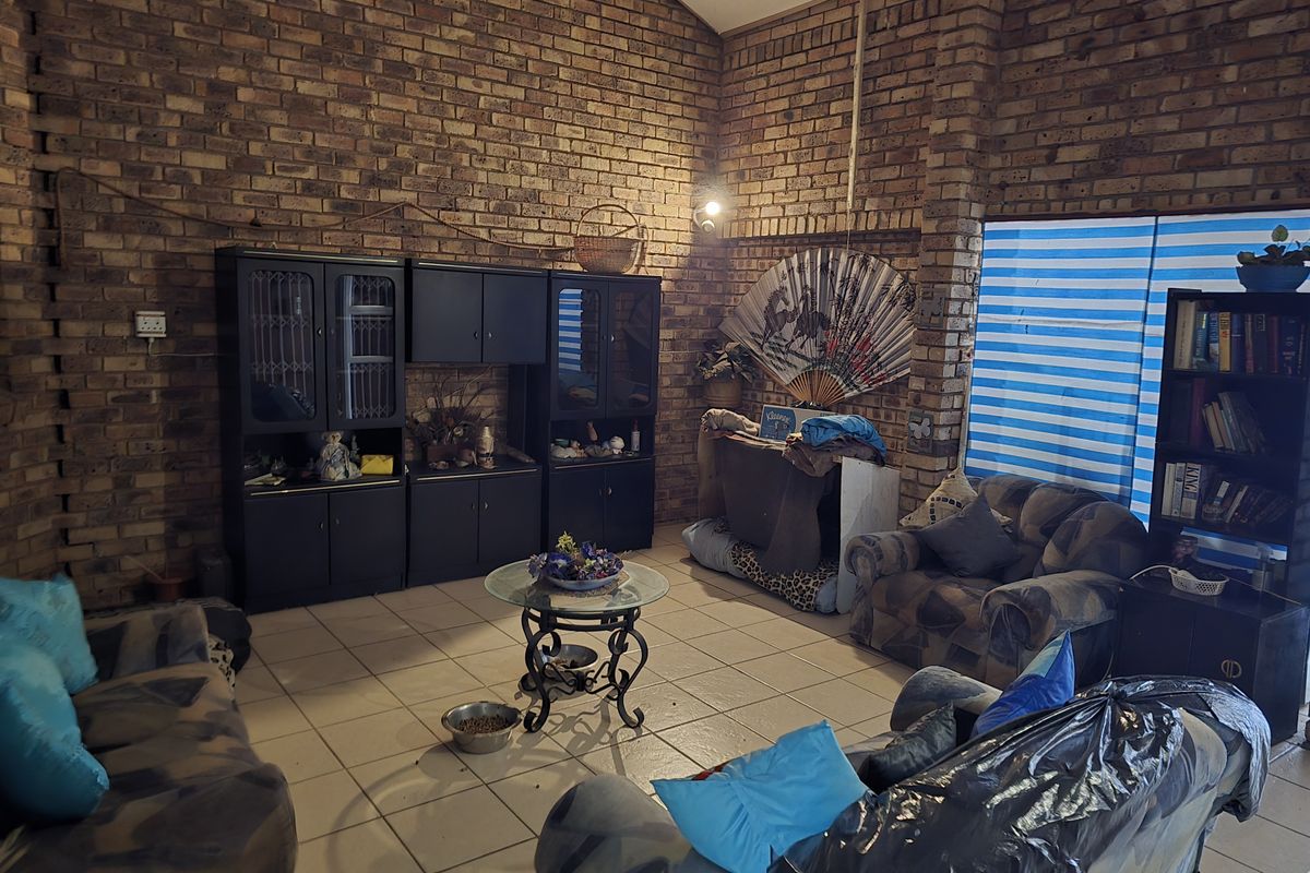 Beautifully Designed Home in a Peaceful Mooinooi Cul-de-Sac - Photo 3