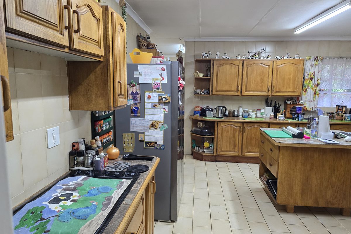 Beautifully Designed Home in a Peaceful Mooinooi Cul-de-Sac - Photo 5