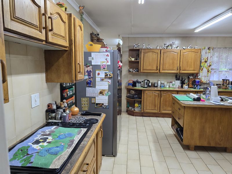 Beautifully Designed Home in a Peaceful Mooinooi Cul-de-Sac - Photo 5