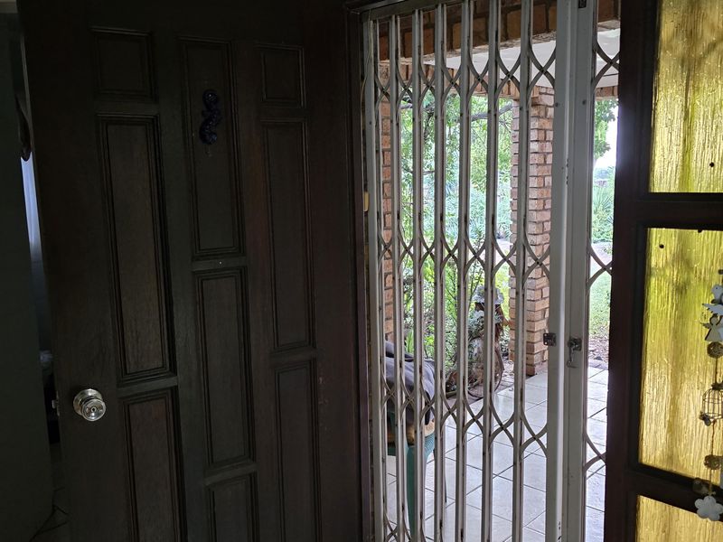 Beautifully Designed Home in a Peaceful Mooinooi Cul-de-Sac - Photo 7