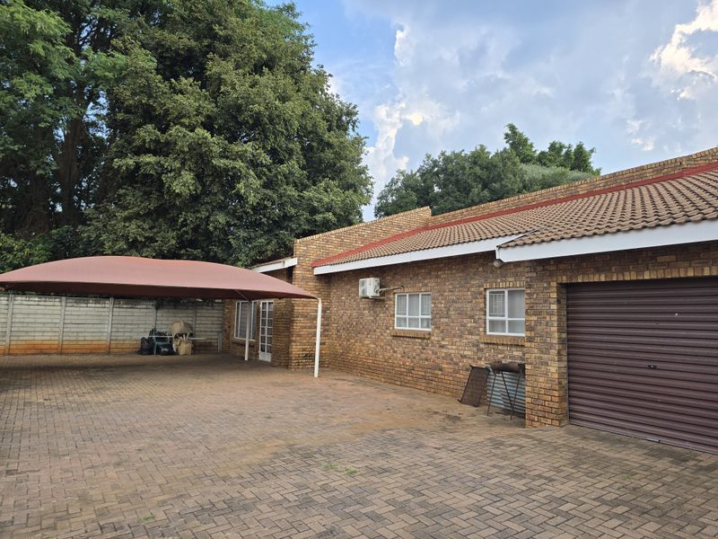 Beautifully Designed Home in a Peaceful Mooinooi Cul-de-Sac - Photo 9