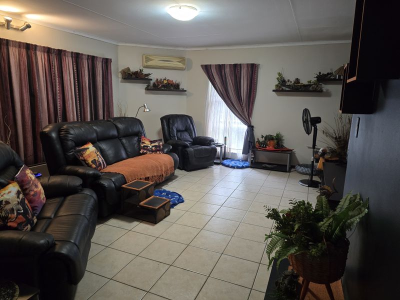 Beautifully Designed Home in a Peaceful Mooinooi Cul-de-Sac - Photo 8