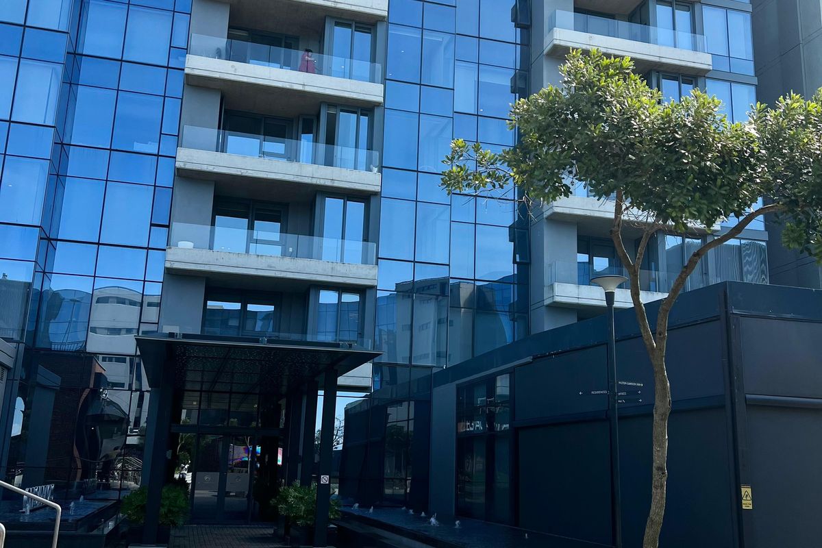 Sky High Luxury at Umhlanga Arch – 2 Bed | 2.5 Bath | Unmatched Beach Views - Photo 2