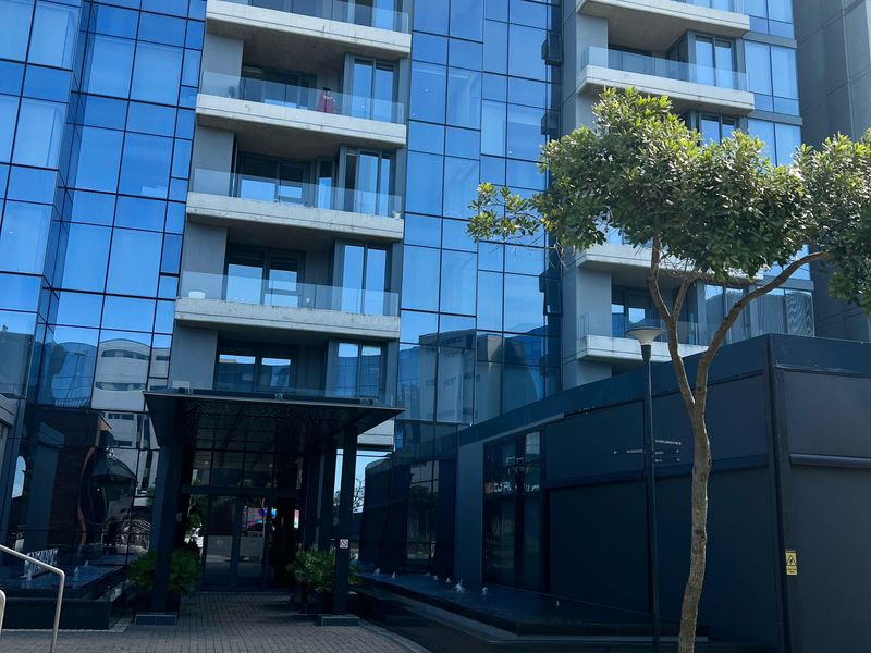 Sky High Luxury at Umhlanga Arch – 2 Bed | 2.5 Bath | Unmatched Beach Views - Photo 2