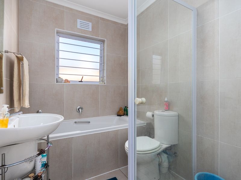 Family home in secure estate! - Photo 10