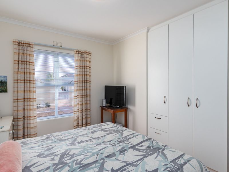 Family home in secure estate! - Photo 8