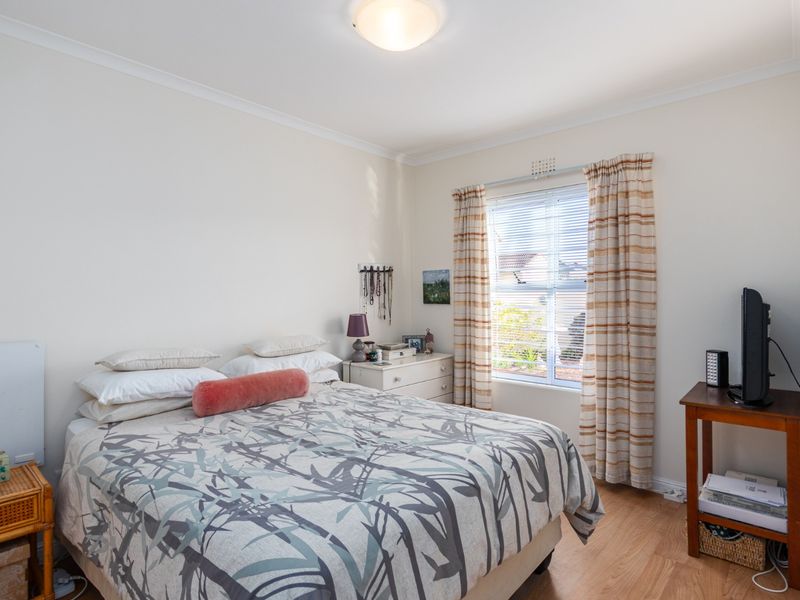 Family home in secure estate! - Photo 7