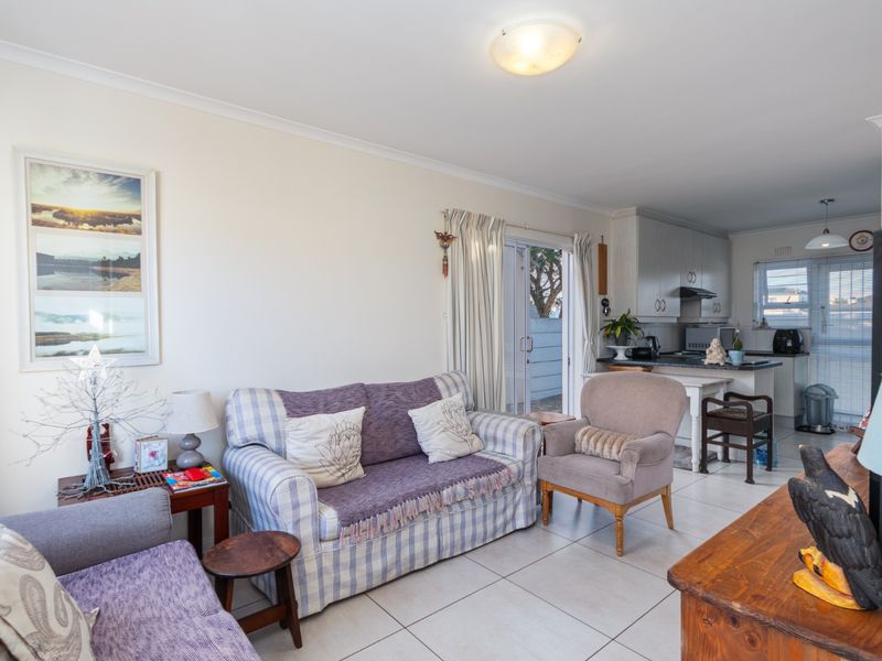 Family home in secure estate! - Photo 5