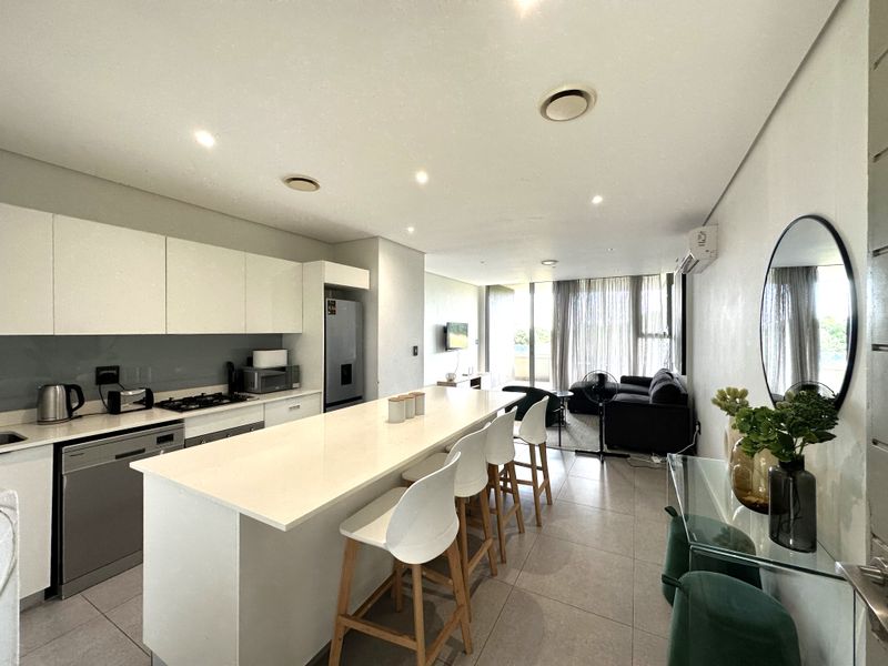 ELEGANT FULLY FURNISHED APARTMENT IN PRESTIGIOUS PEBBLE BEACH - Photo 10