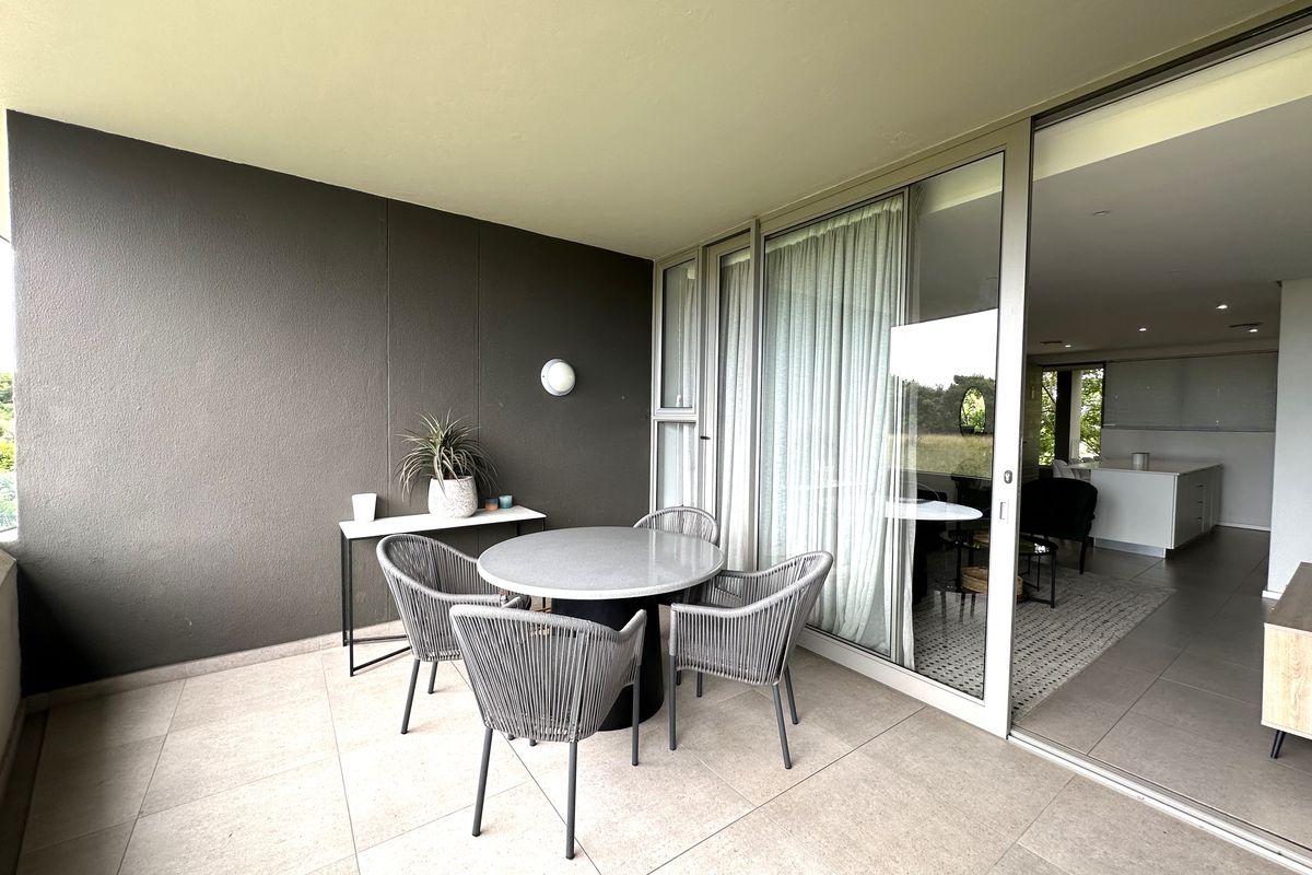 ELEGANT FULLY FURNISHED APARTMENT IN PRESTIGIOUS PEBBLE BEACH - Photo 4