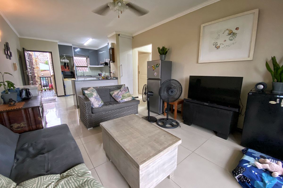 3 Bedroom Apartment For Sale in Westbrook - Photo 3