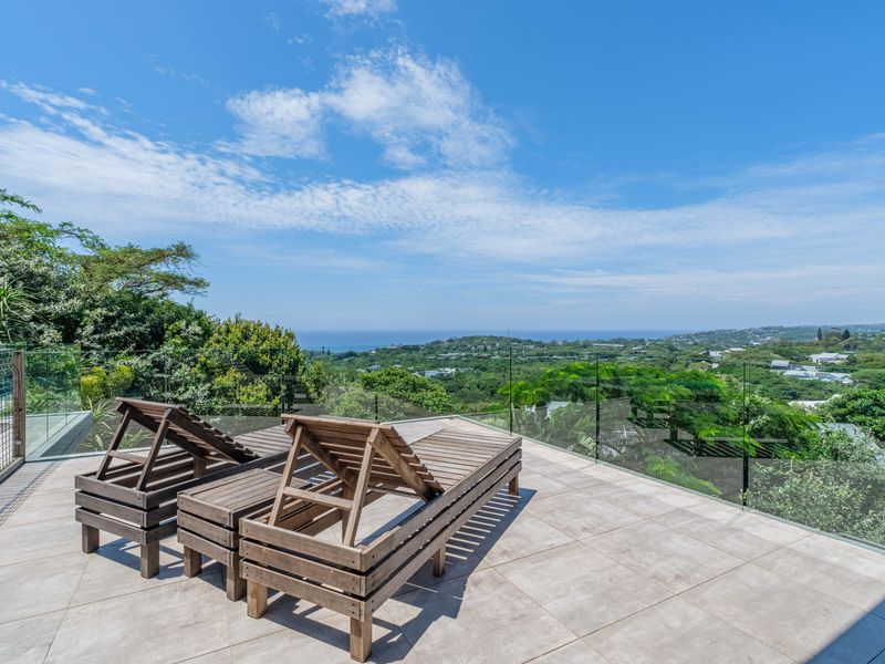 PRIVATE SETTING | ELEVATED SEA VIEWS - Photo 3