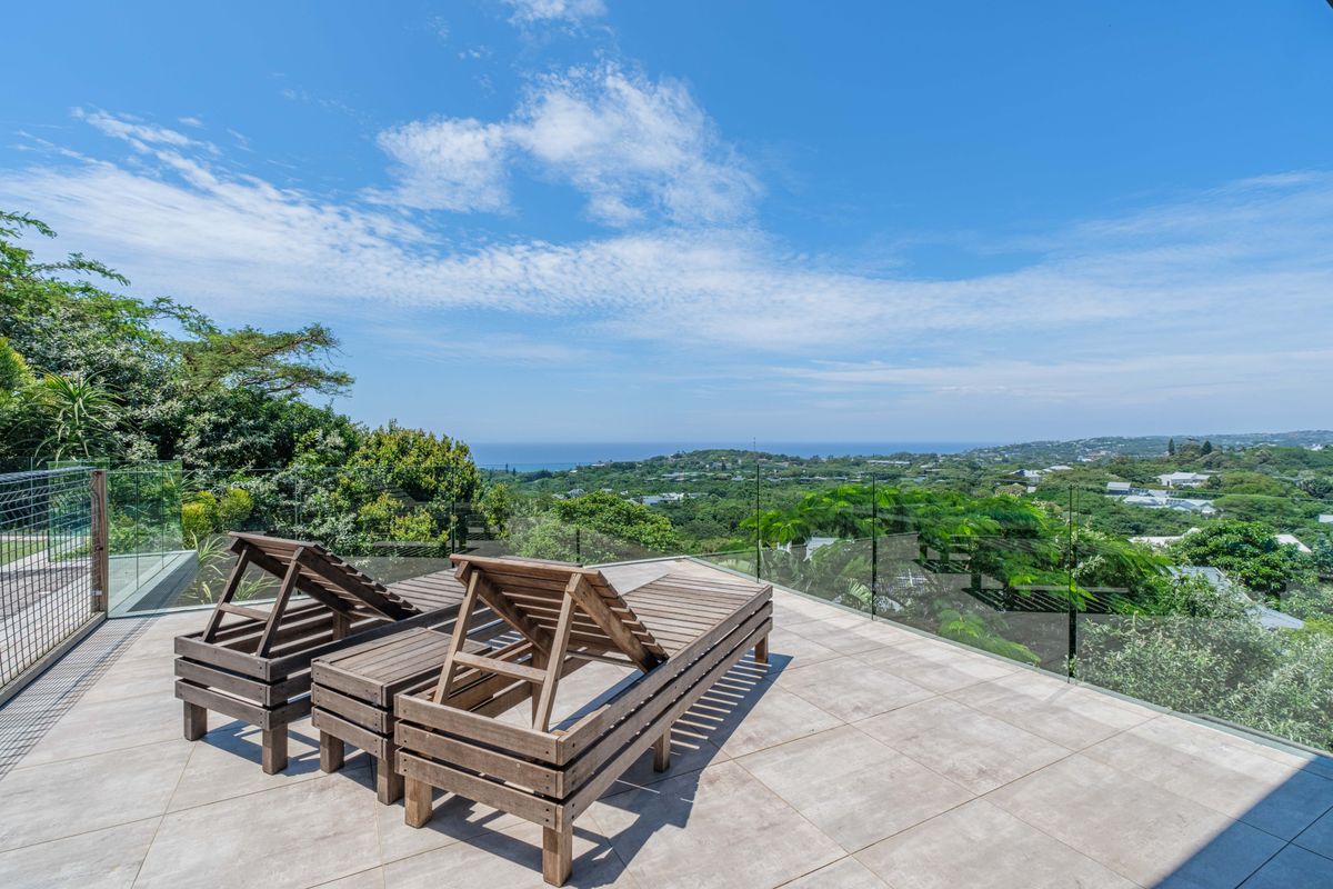 PRIVATE SETTING | ELEVATED SEA VIEWS - Photo 3