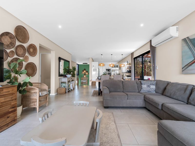 PRIVATE SETTING | ELEVATED SEA VIEWS - Photo 7