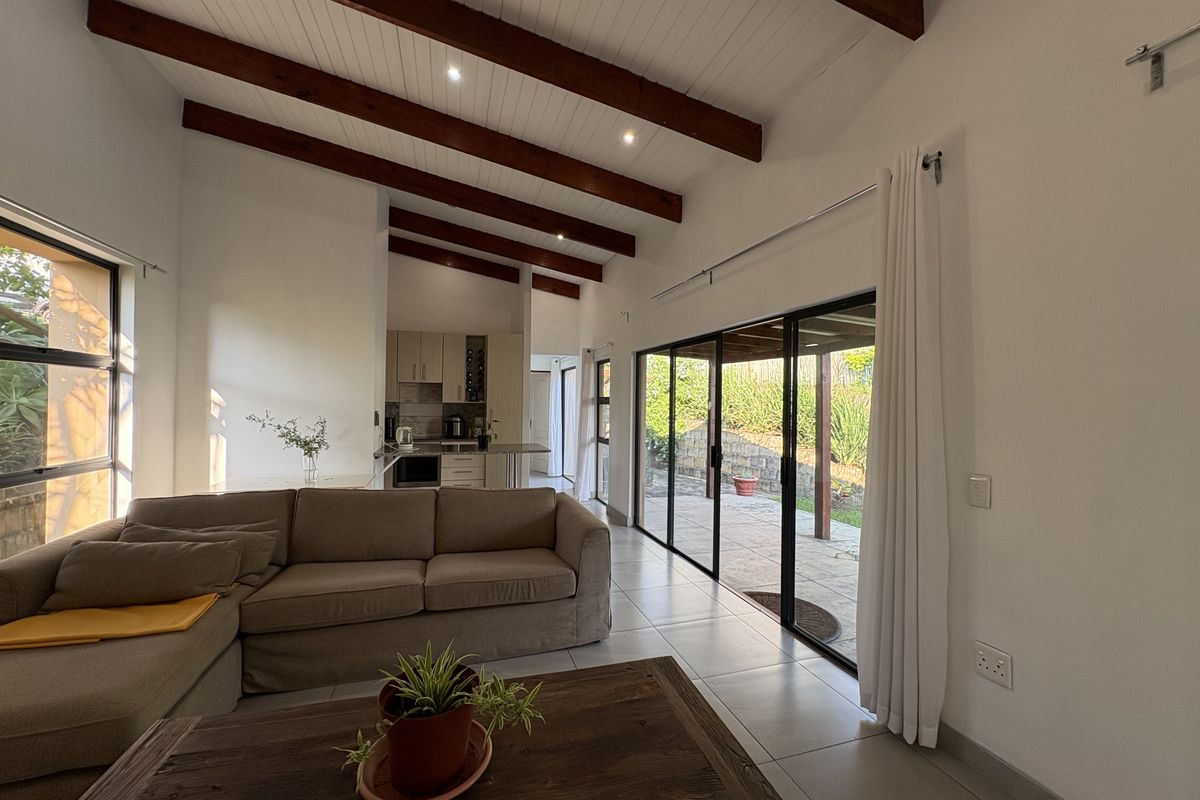 GORGEOUS 3-BEDROOM HOME IN PALM LAKES. - Photo 5