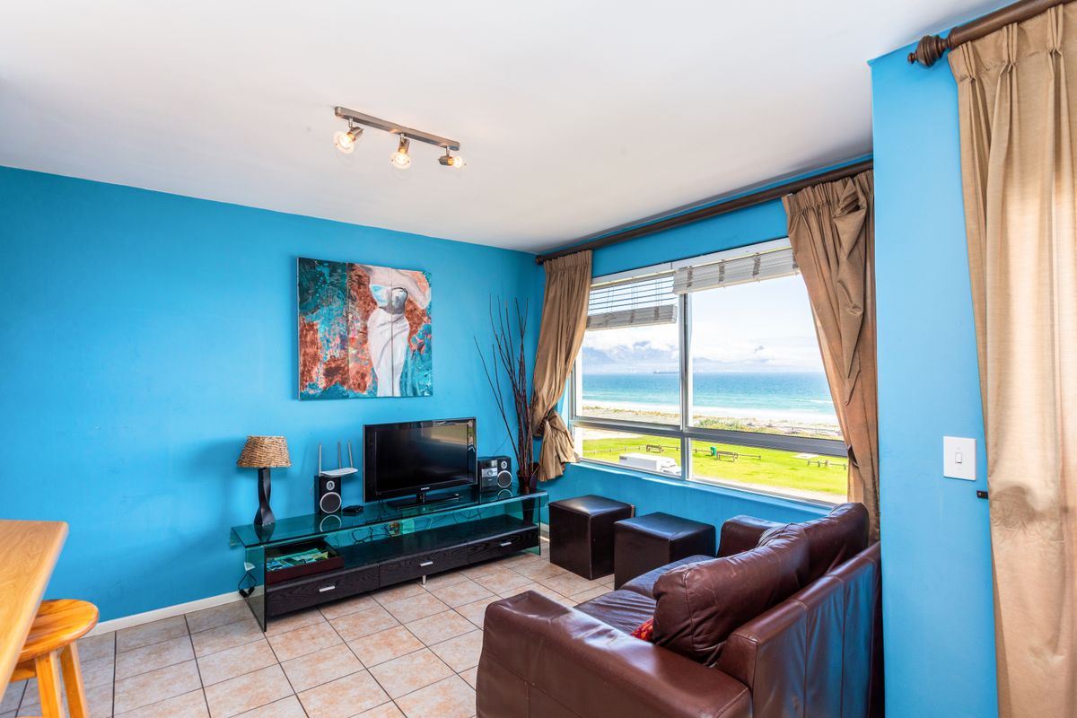 One Bedroom Beach front Airbnb apartment in Blouberg Table view - Photo 2