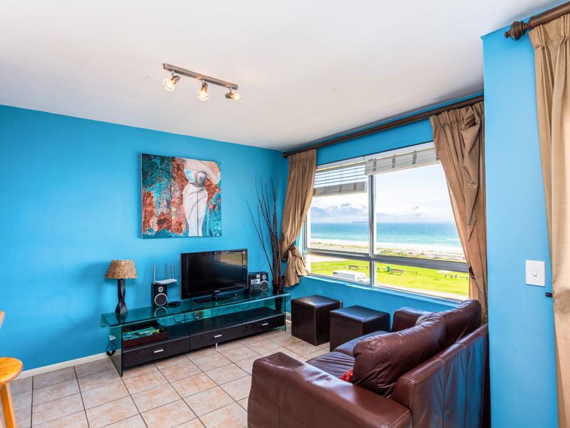 One Bedroom Beach front Airbnb apartment in Blouberg Table view - Photo 2