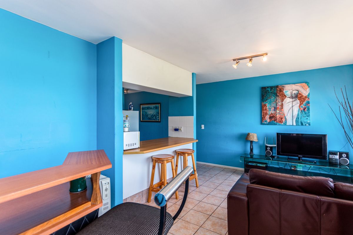 One Bedroom Beach front Airbnb apartment in Blouberg Table view - Photo 3