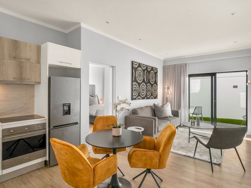 Ground floor 2 bedroom 2 bathroom furnished unit in Rosebank - Photo 9