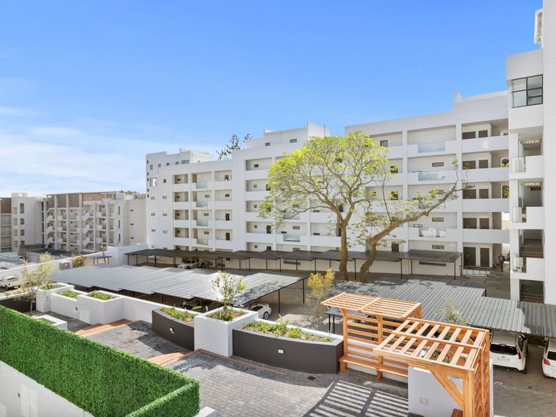 Ground floor 2 bedroom 2 bathroom furnished unit in Rosebank - Photo 8