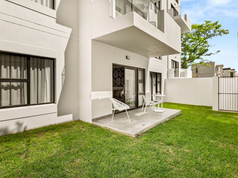 Ground floor 2 bedroom 2 bathroom furnished unit in Rosebank - Photo 7