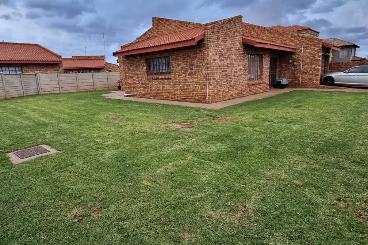 Two homes for the price of one. - Photo 2