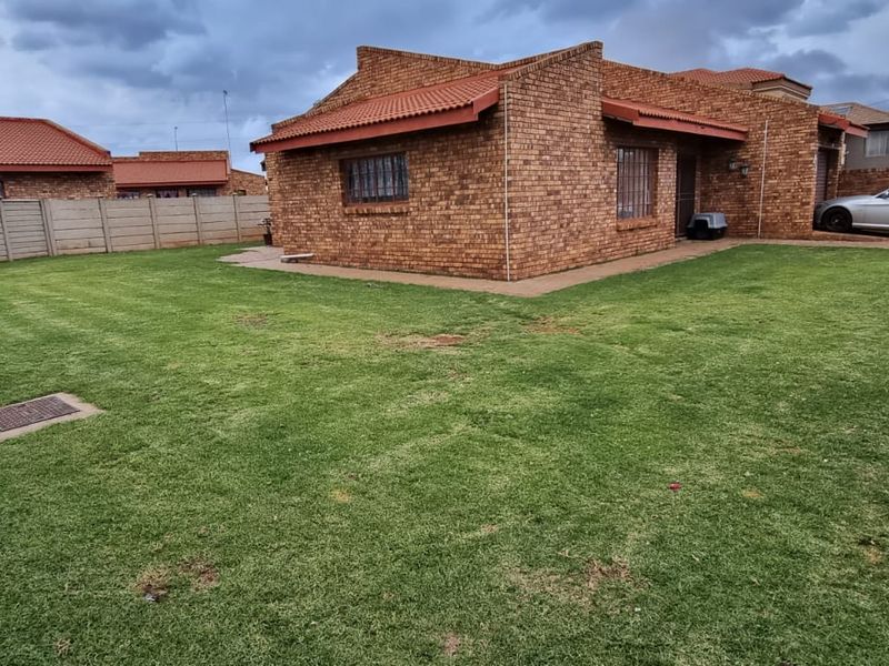 Two homes for the price of one. - Photo 2