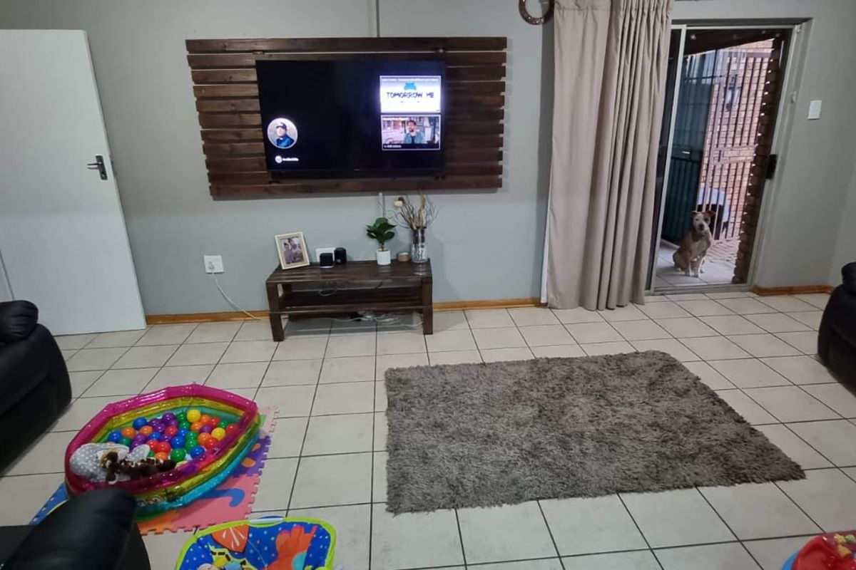 Two homes for the price of one. - Photo 5