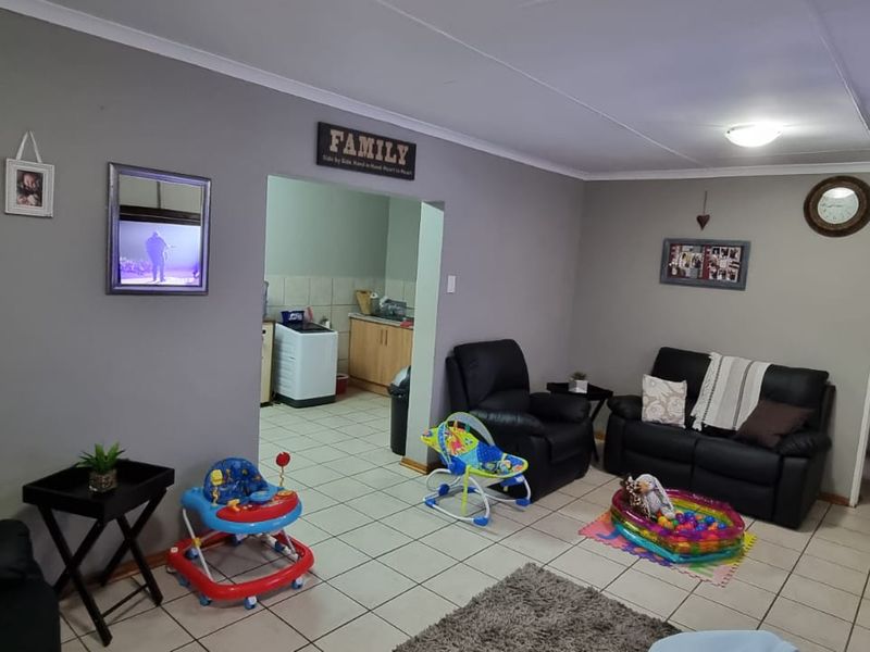 Two homes for the price of one. - Photo 4