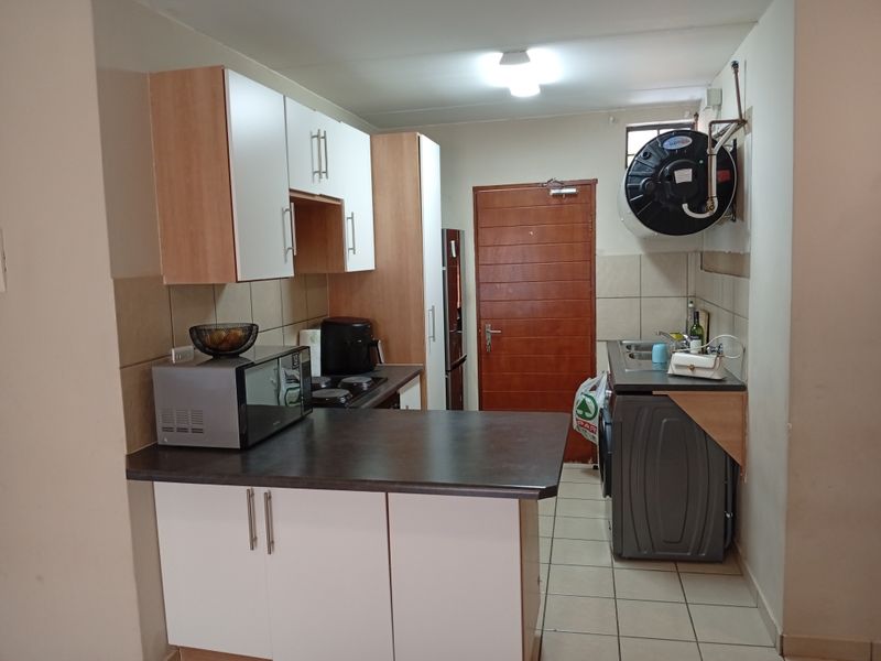 Apartment Rental Monthly In Pretoria - Photo 10