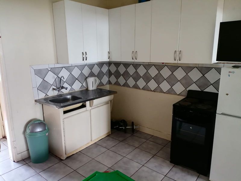 One and a half bedroom apartment to rent - Photo 2