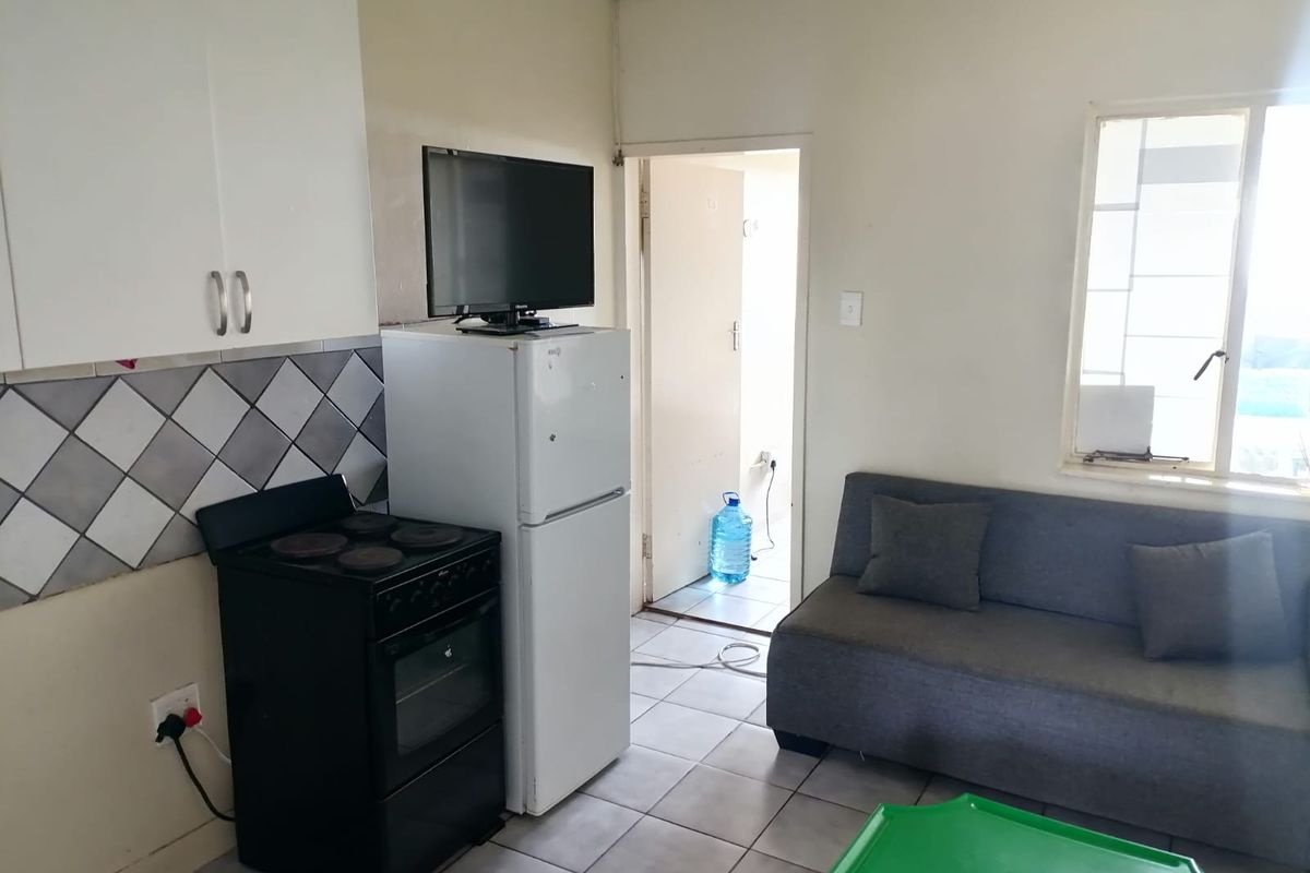 One and a half bedroom apartment to rent - Photo 3