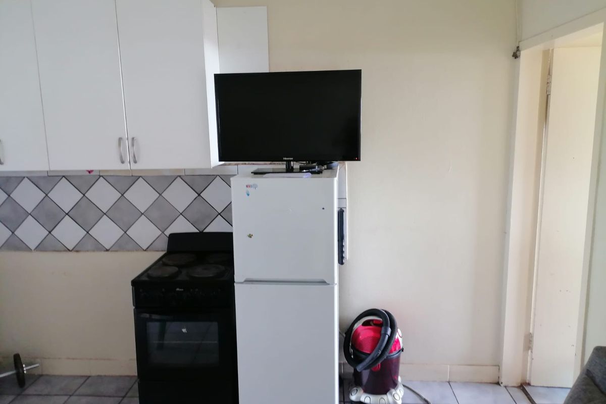 One and a half bedroom apartment to rent - Photo 4