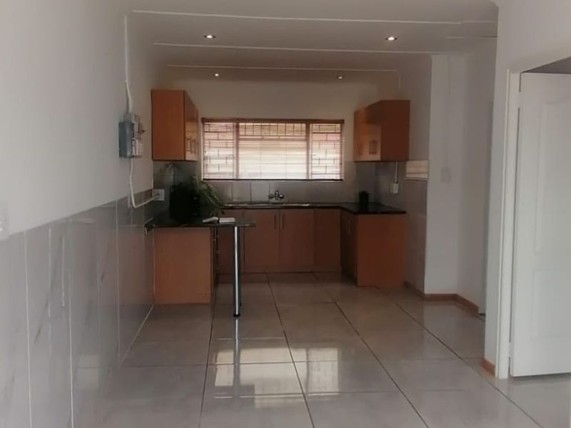 Modern 1-Bedroom Flat To Let - Photo 9