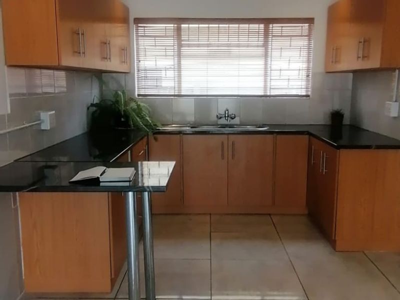 Modern 1-Bedroom Flat To Let - Photo 6