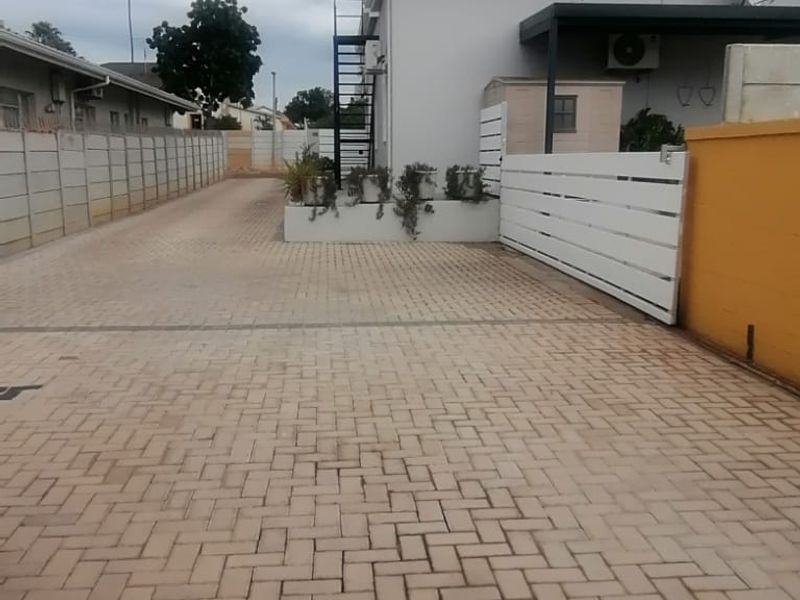 Modern 1-Bedroom Flat To Let - Photo 4