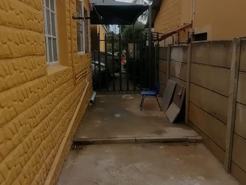 Modern 1-Bedroom Flat To Let - Photo 3