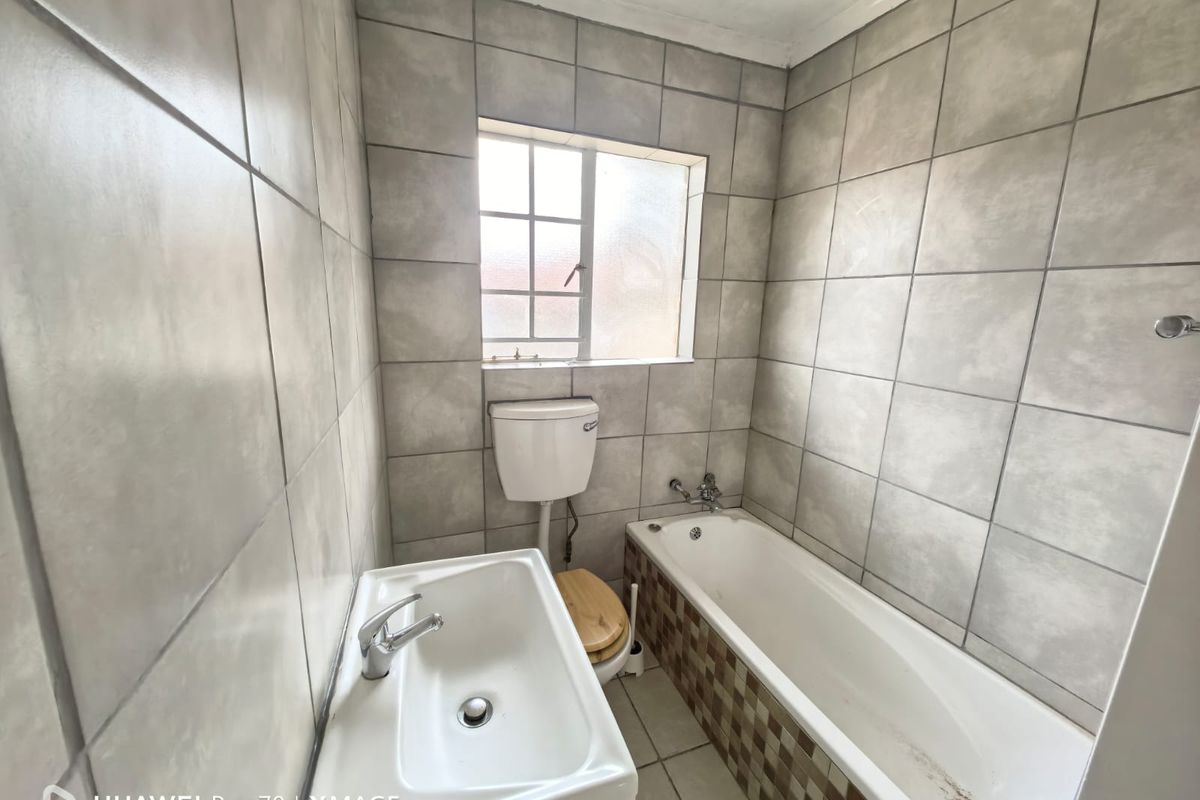 Semi Detached For Sale In Kempton Park - Photo 5