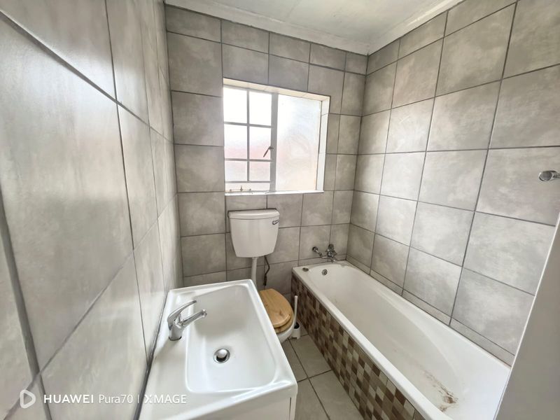 Semi Detached For Sale In Kempton Park - Photo 5