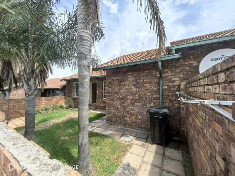 Semi Detached For Sale In Kempton Park - Photo 2