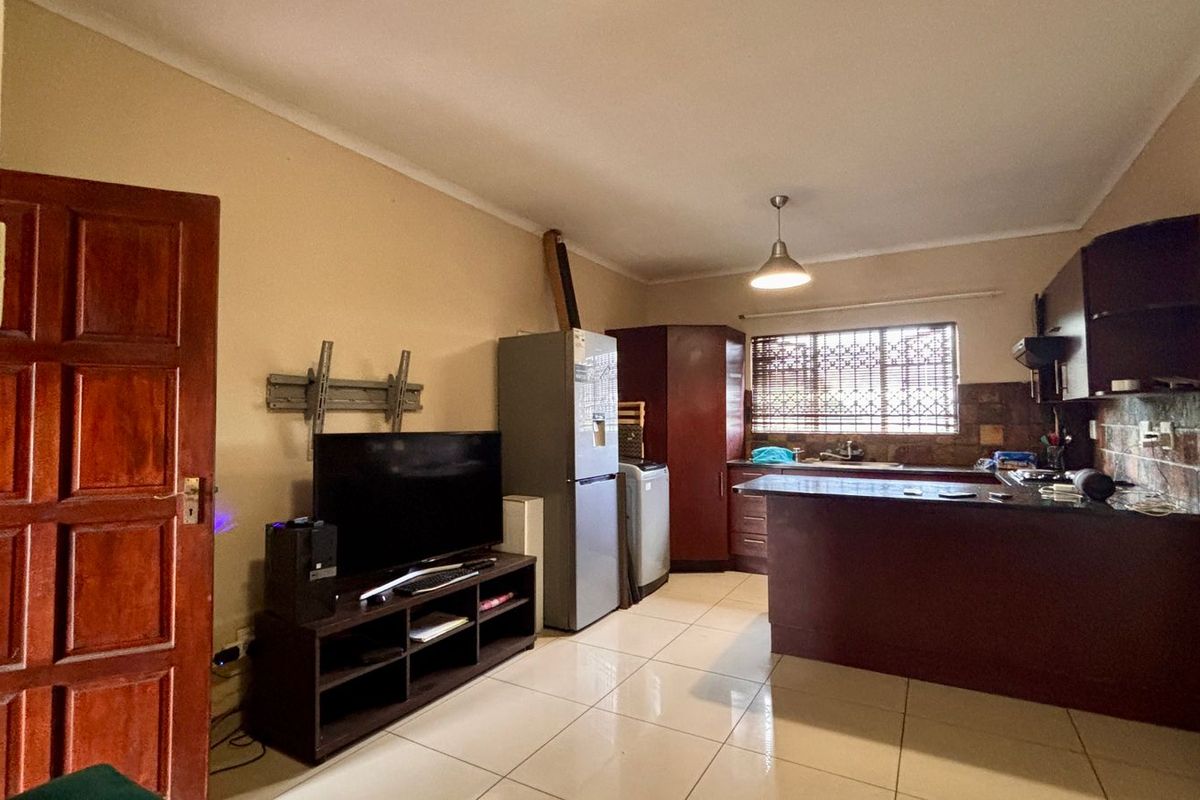 2 BEDROOM APARTMENT TO LET - Photo 4