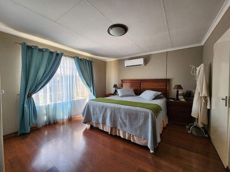 Immaculate Home in a secured estate in Sonneveld - Photo 9