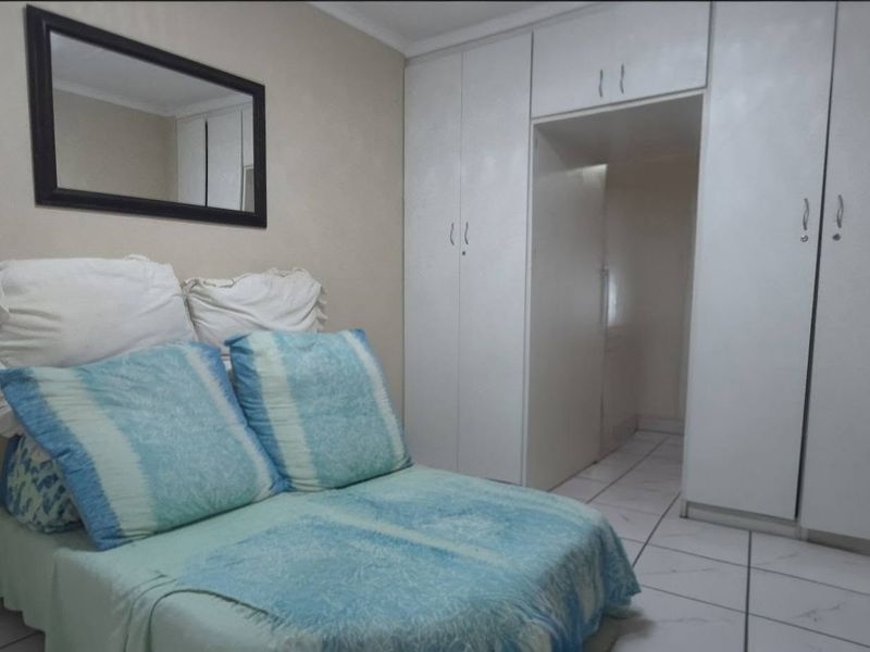 Spacious and Low maintenance 4 bedroom home - Photo 8