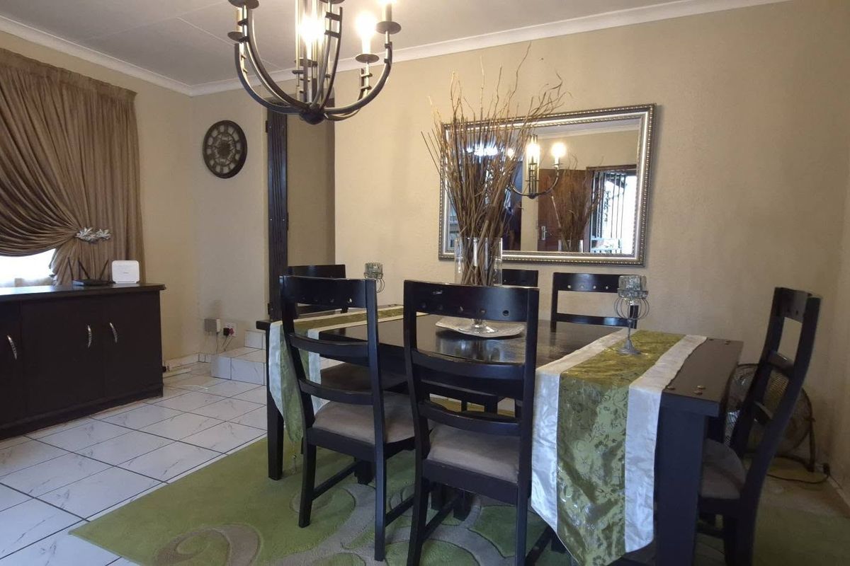 Spacious and Low maintenance 4 bedroom home - Photo 4