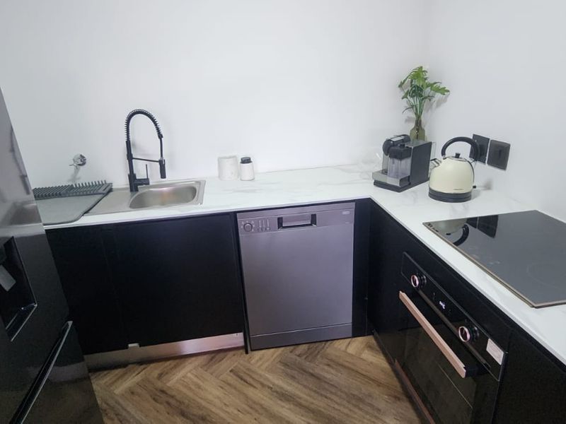 Modern Benmore gardens apartment - Photo 6