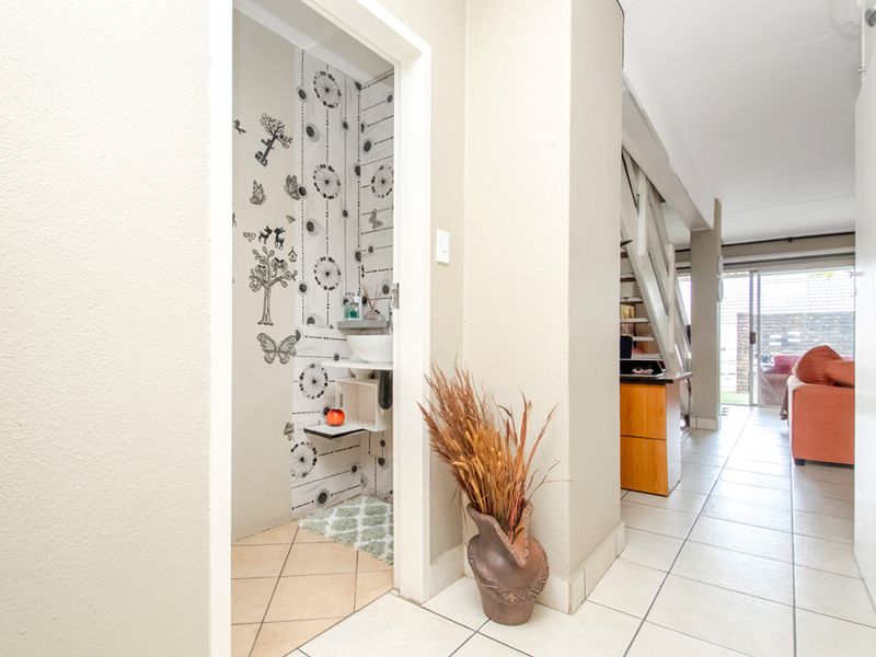 Townhouse For Sale In Sandton - Photo 9