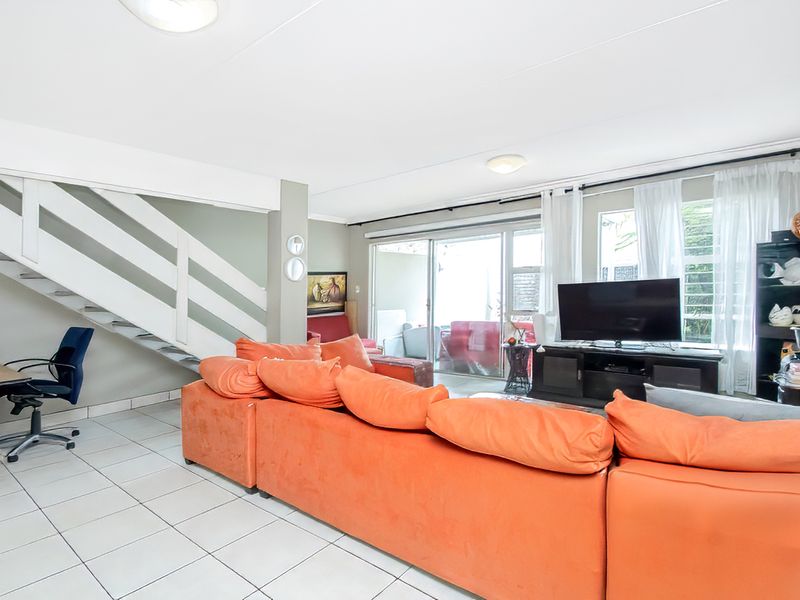 Townhouse For Sale In Sandton - Photo 2