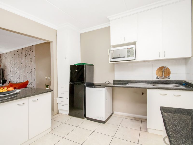 Townhouse For Sale In Sandton - Photo 7