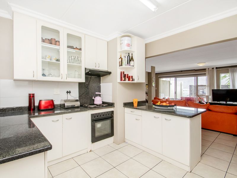 Townhouse For Sale In Sandton - Photo 5