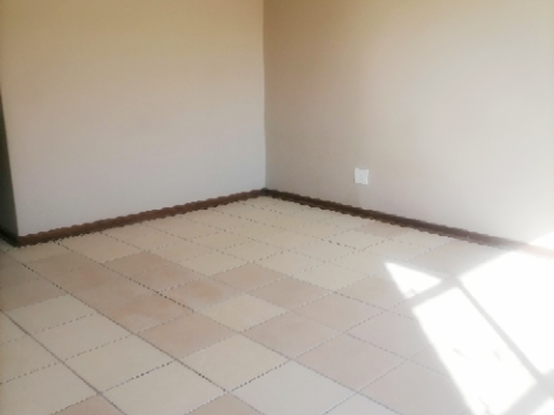 2 BED 1 BATH APARTMENT FOR SALE - Photo 4